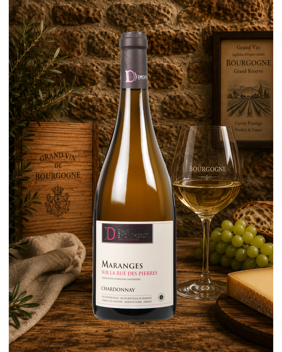 Domaine Demontmerot Maranges Blanc Sur la Rue des Pierres 2024 — flaske, vinglas og grønne druer